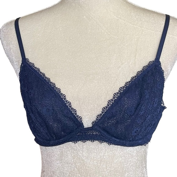 Victoria’s Secret Blue Lace Unlined Underwire Bra Size M Sexy - Picture 2 of 11